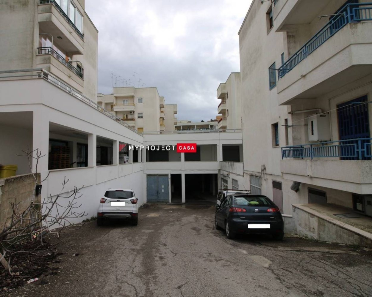  مرآب في Martina Franca, Italy 20متر مربع رقم 343974