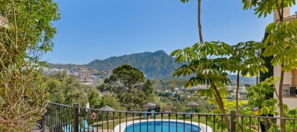 3 bedrooms Apartment in La Quinta, Spain No. 149228 2