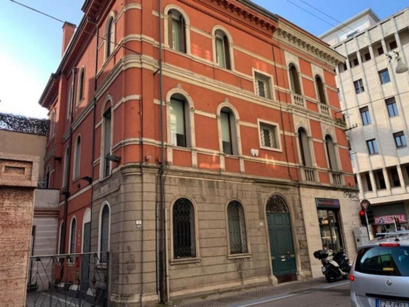 Escritório em Padua, Italy 911 m² N.º 376286