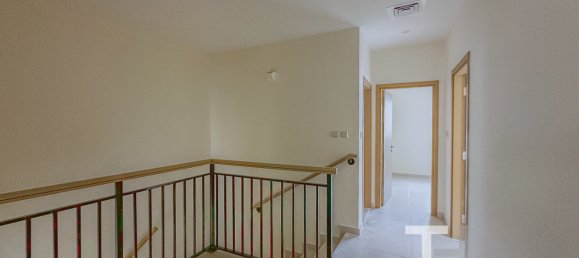 Adosado de 4 dormitorios en Dubai Land, UAE No. 31363 2