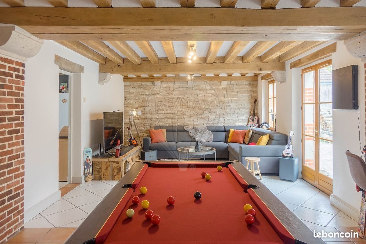 Casa de 5 dormitorios en Checy, France No. 42604