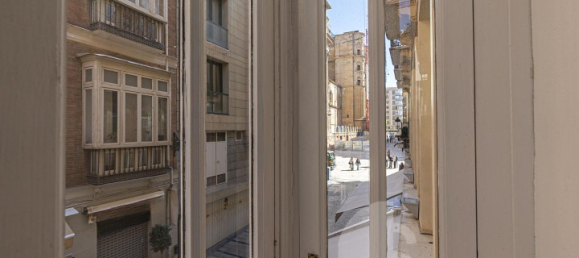 Apartamento de 4 dormitorios en Málaga, Spain No. 107881 3