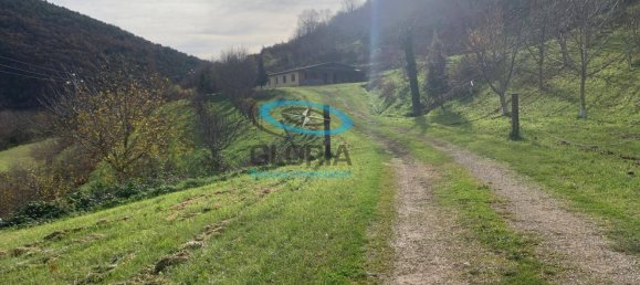 Дом с 3 комнатами в Фабриано, Италия № 8817 2