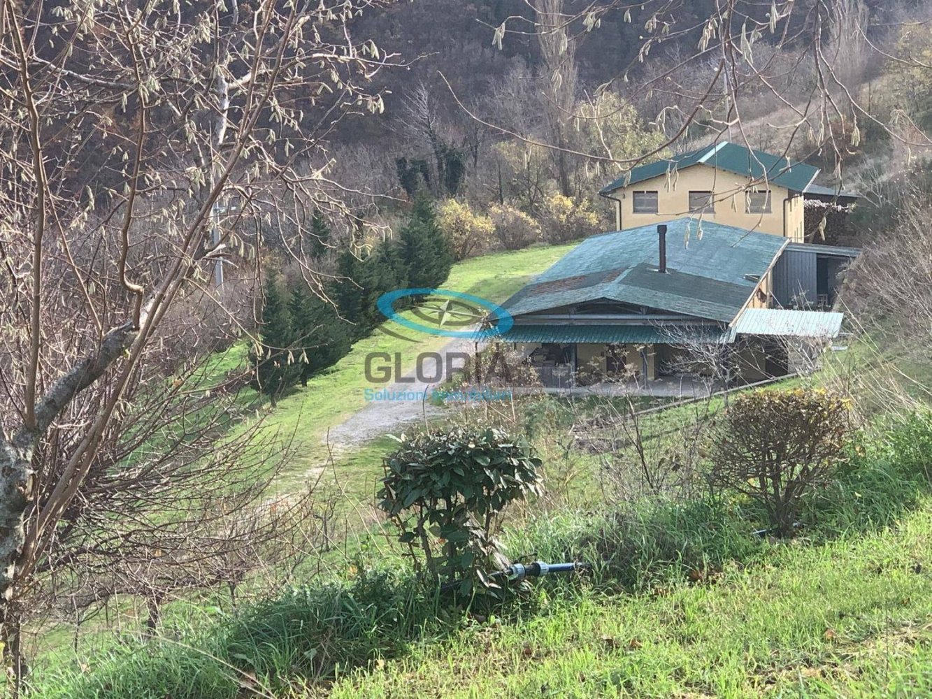 Дом с 3 комнатами в Фабриано, Италия № 8817