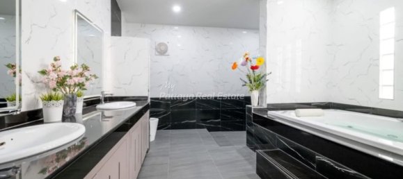 Casa de 4 dormitorios en Pattaya, Thailand No. 57822 11