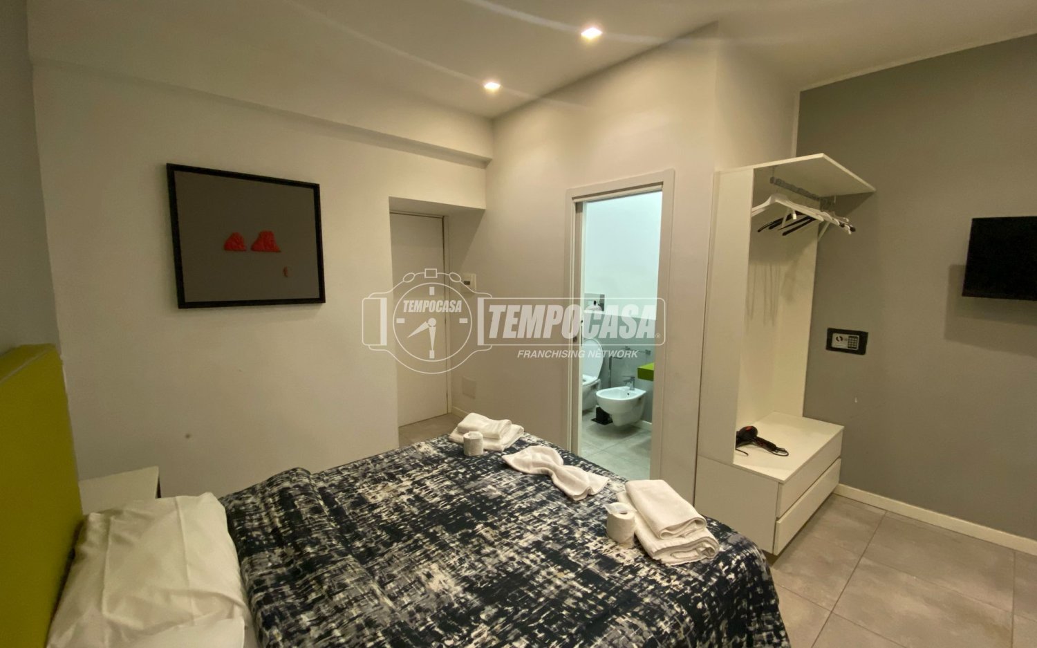 2 bedrooms Apartment in Naples, Italy No. 98862