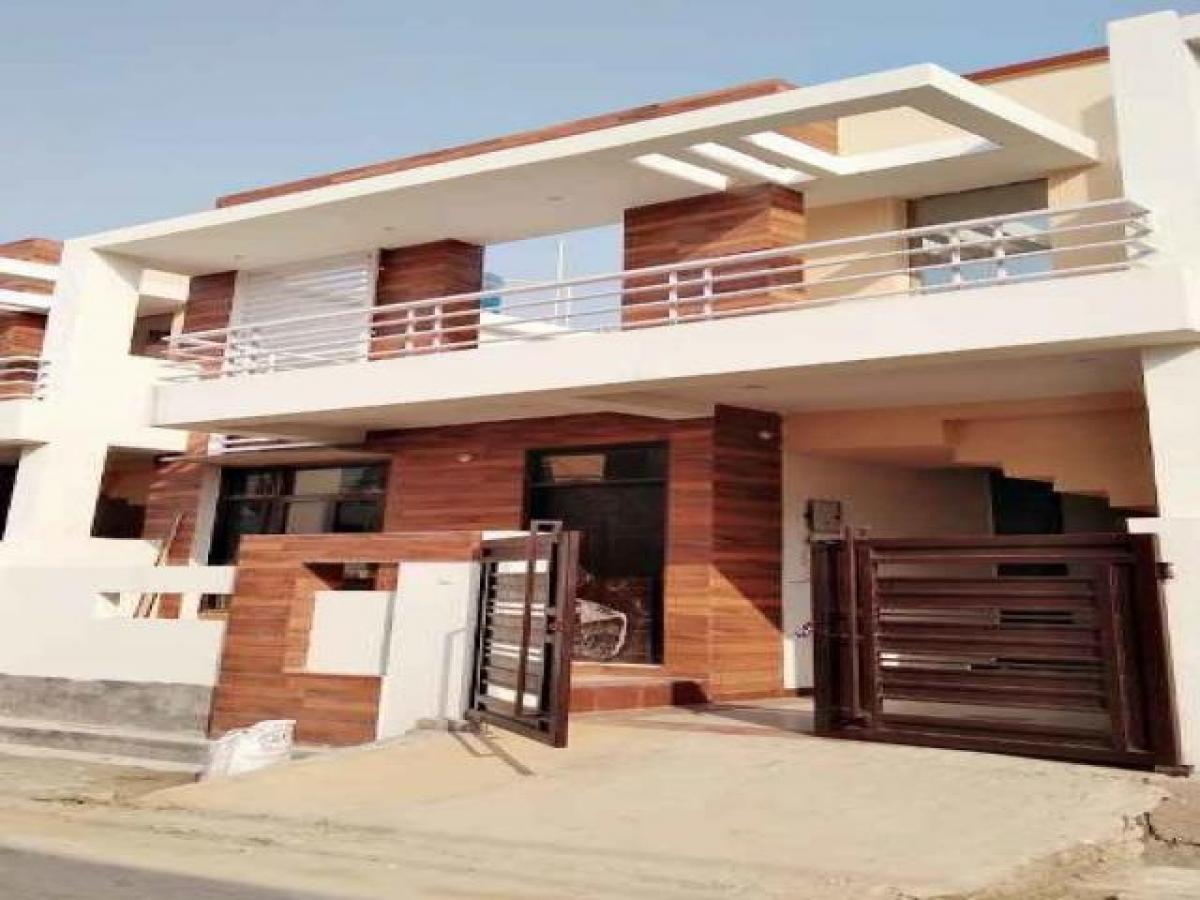 2 bedrooms House in Lucknow, India No. 11657