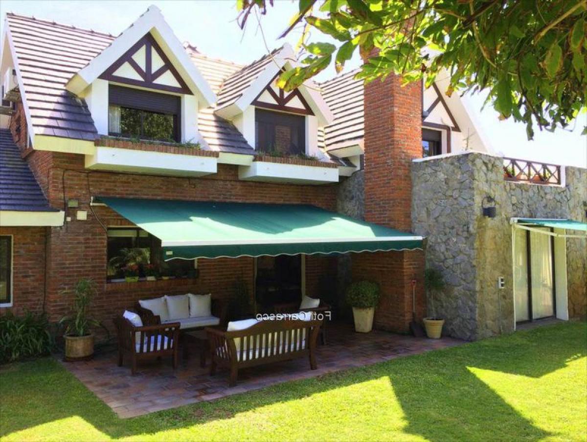 4 bedrooms House in Montevideo, Uruguay No. 5266