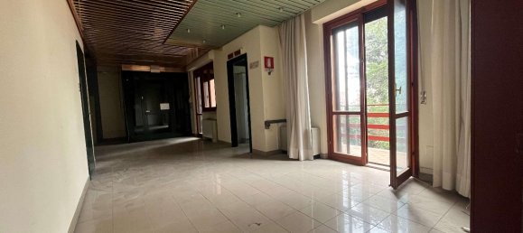 6-Zimmer Wohnung in Ancona, Italy, Nr. 235971 2