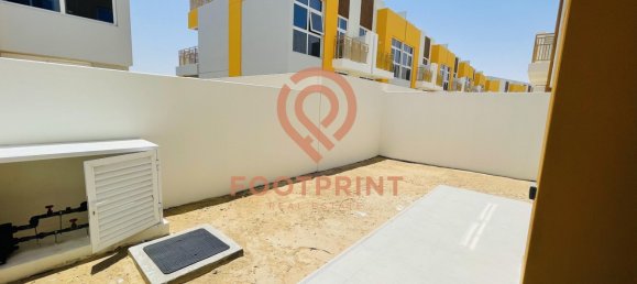 3 bedrooms Townhouse in Dubai, UAE No. 24594 4