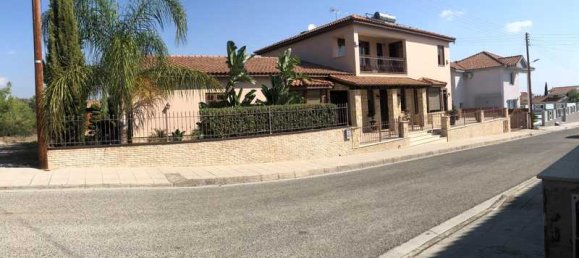 4 bedrooms House in Episkopi, Cyprus No. 14665 11