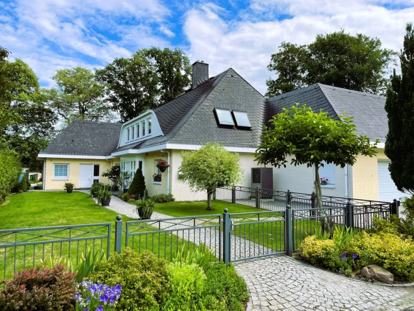 Casa de 6 habitaciónes en Hoyerswerda, Germany No. 37627