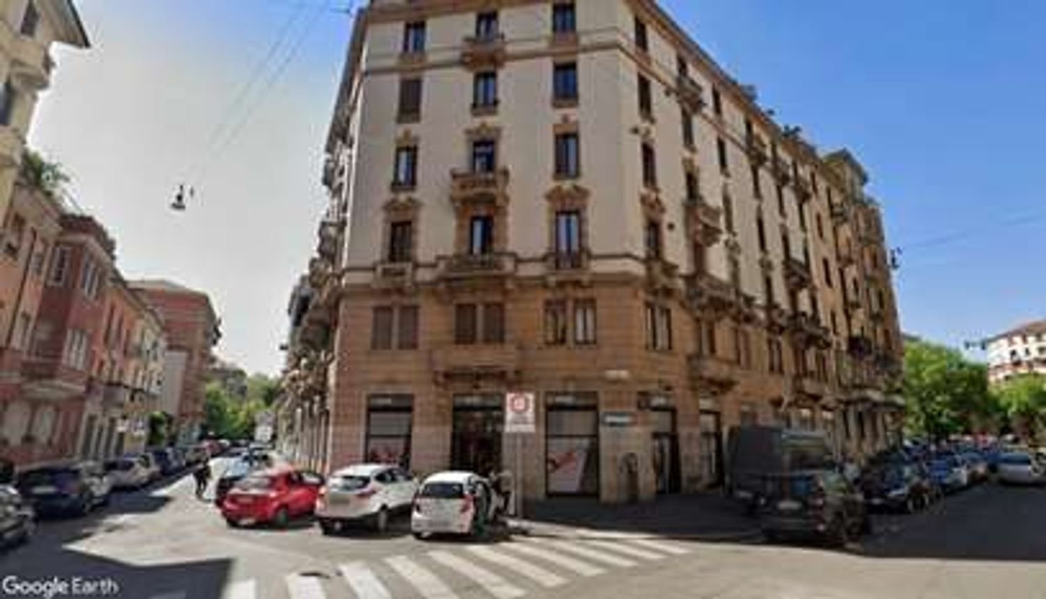 3 bedrooms Apartment in Milan, Italy No. 382510