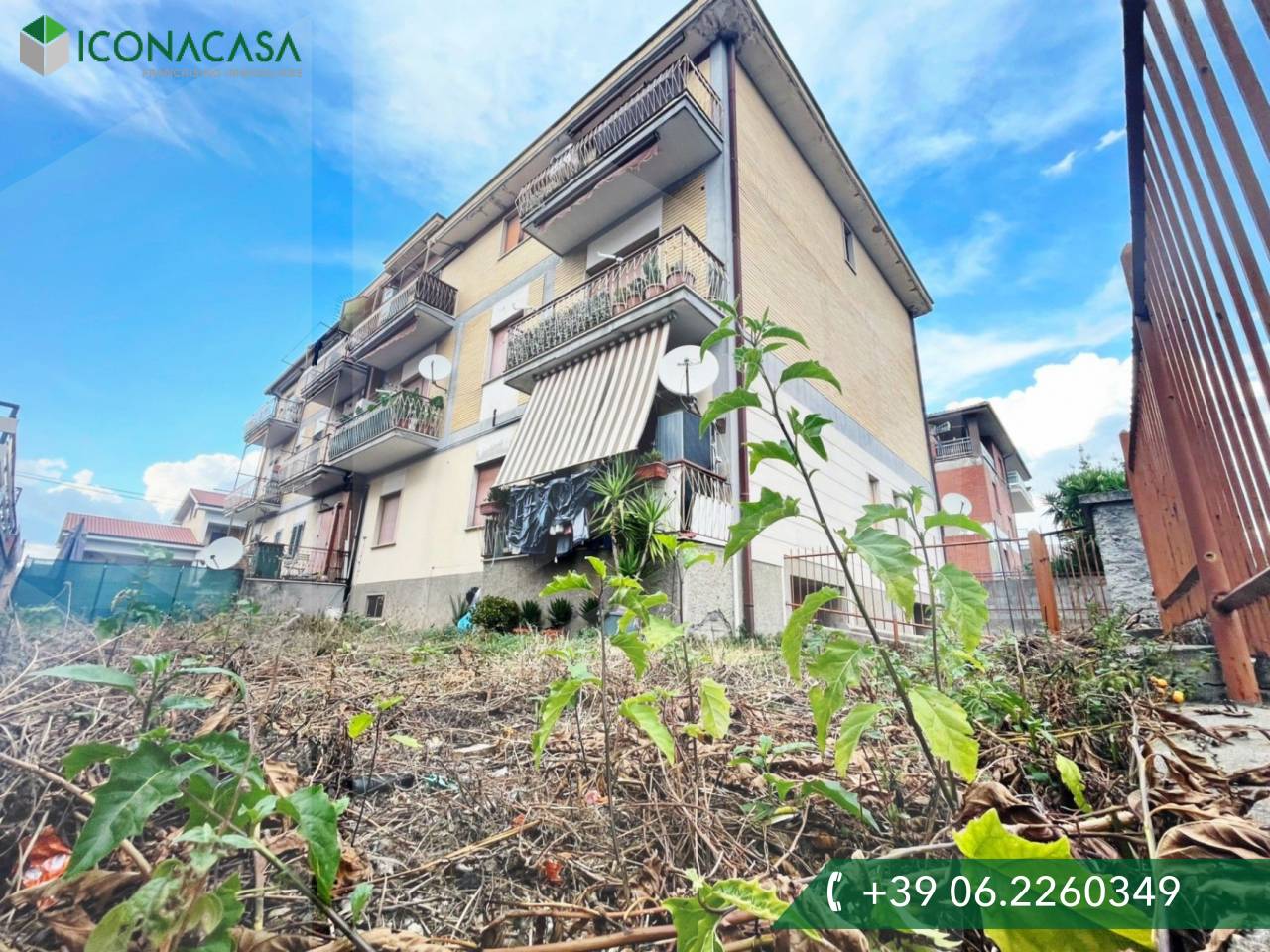 3 rooms Apartment in Rome, Italy No. 27605