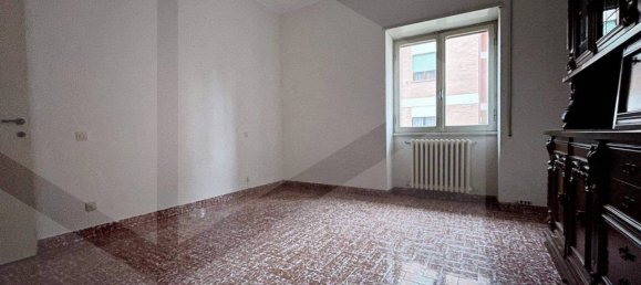 3 rooms Apartment in Rome, Italy No. 27605 5