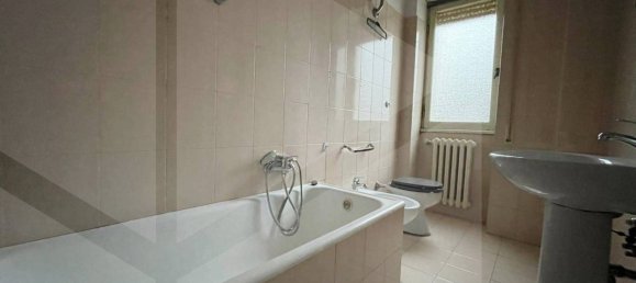 3 rooms Apartment in Rome, Italy No. 27605 16