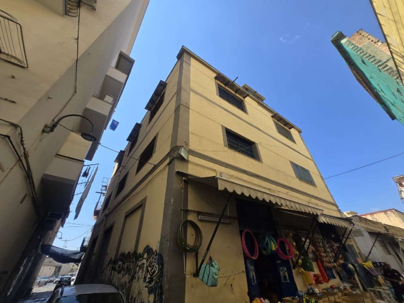 340m² Commercial property in Naples, Italy No. 403932