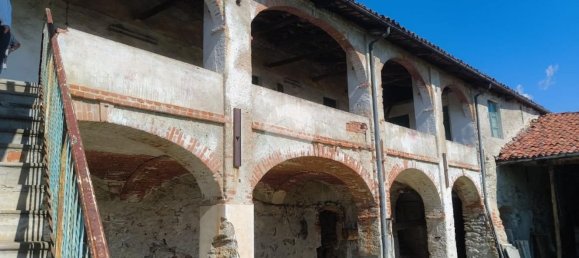 7 bedrooms House in Cuorgnè, Italy No. 363178 3