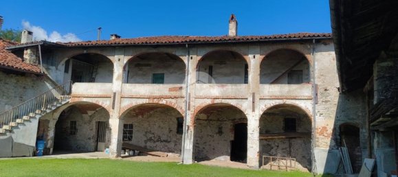 7 bedrooms House in Cuorgnè, Italy No. 363178 2