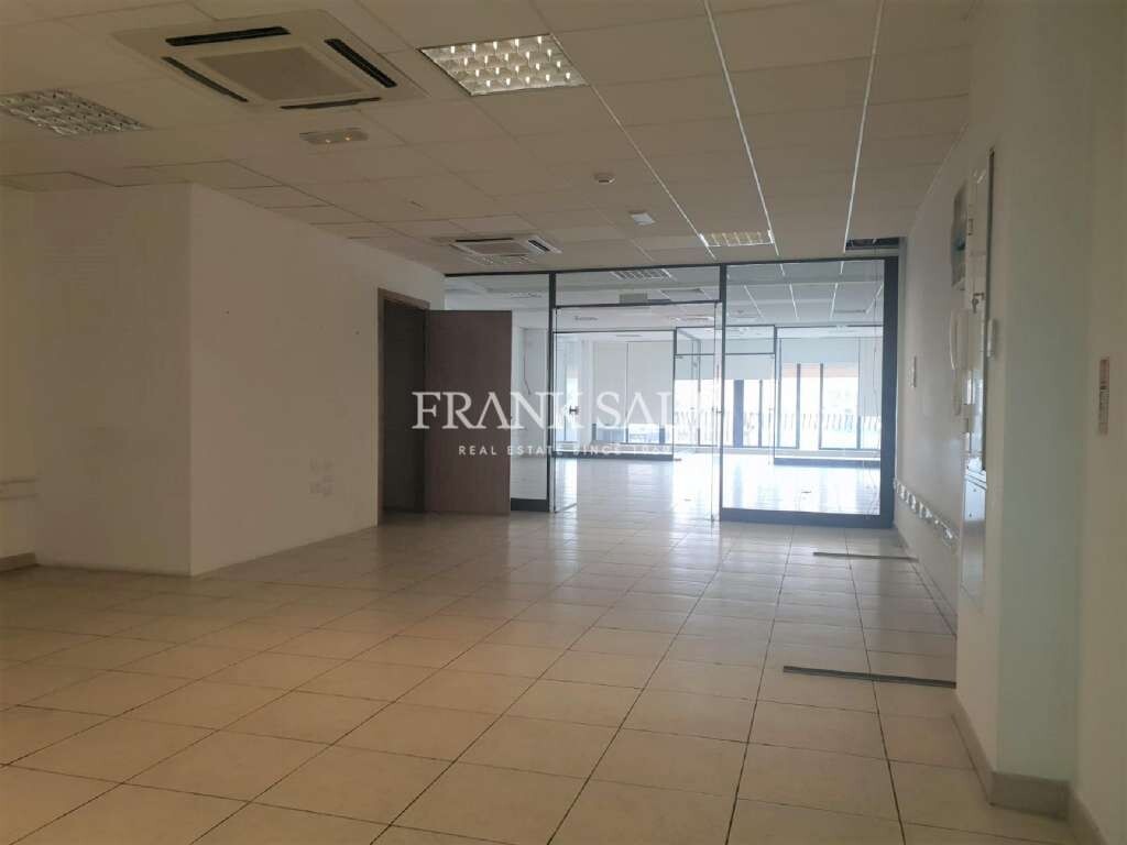  مكتب في Saint Julian's, Malta 220متر مربع رقم 12936