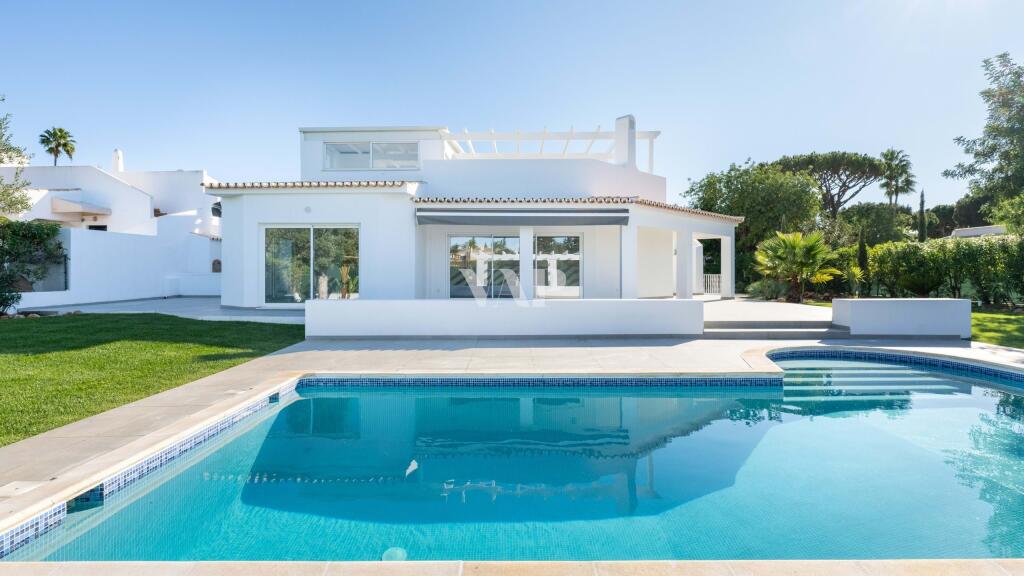 4 bedrooms Villa in Quarteira, Portugal No. 98847