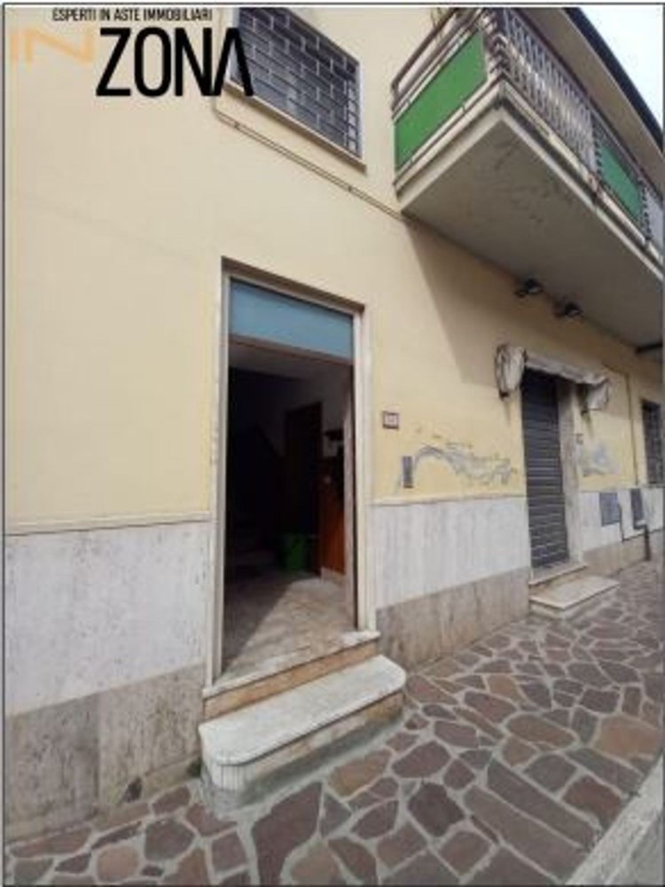 6 rooms Apartment in Corropoli, Italy No. 98366