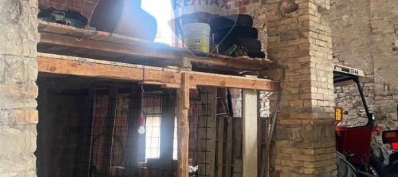 Studio in Varano de' Melegari, Italy No. 298921 6