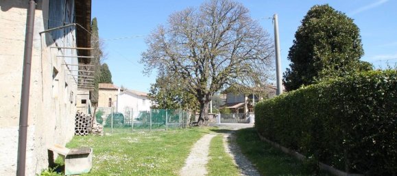 Дом с 6 комнатами в Удине, Италия № 111624 6