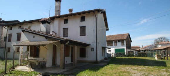 Дом с 6 комнатами в Удине, Италия № 111624 12