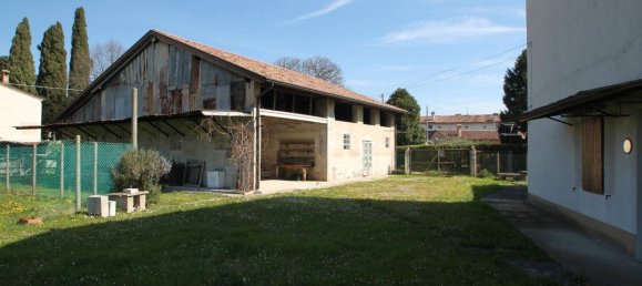 Дом с 6 комнатами в Удине, Италия № 111624 11