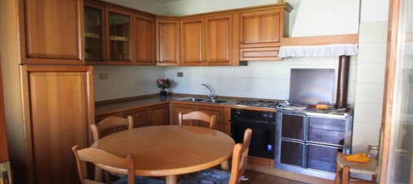 Дом с 6 комнатами в Удине, Италия № 111624 16