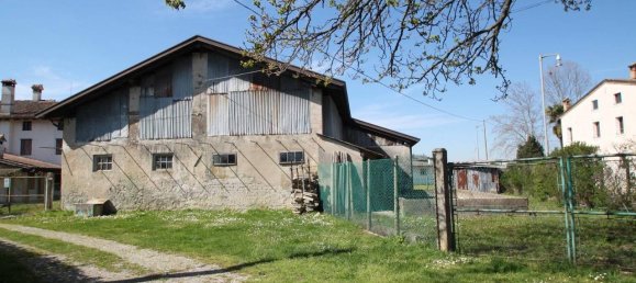 Дом с 6 комнатами в Удине, Италия № 111624 13