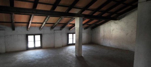 Дом с 6 комнатами в Удине, Италия № 111624 3