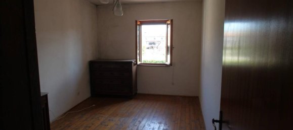 Дом с 6 комнатами в Удине, Италия № 111624 2