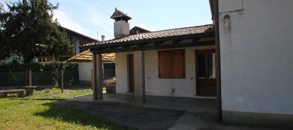 Дом с 6 комнатами в Удине, Италия № 111624 15