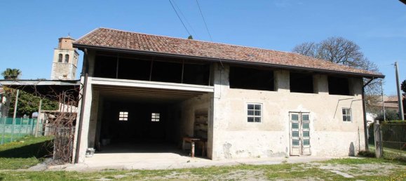 Дом с 6 комнатами в Удине, Италия № 111624 10