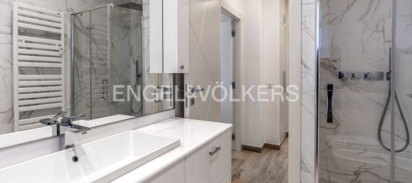 Квартира с 4 комнатами в Комо, Италия № 179692 23