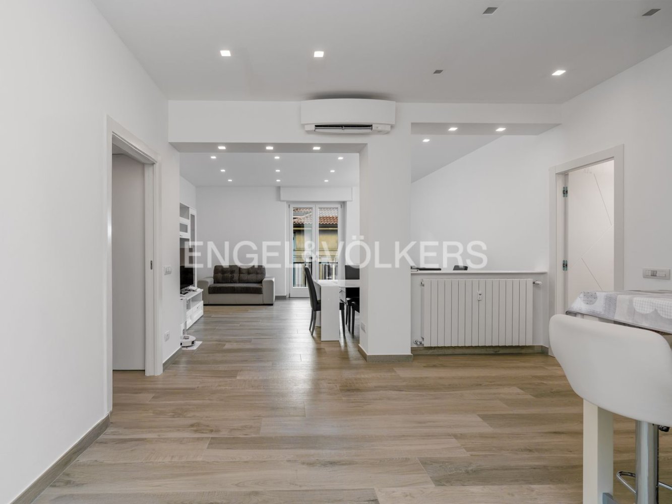 4 rooms Apartment in Como, Italy No. 179692