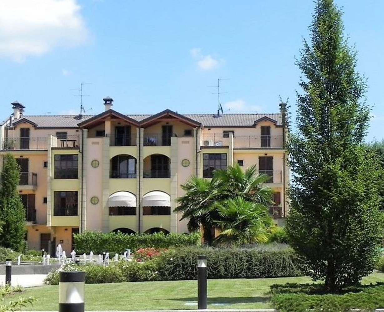 4 Schlafzimmer Wohnung in Vaprio d'Adda, Italy, Nr. 393118