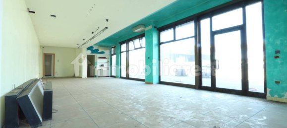 Коммерческая недвижимость с 3 комнатами в Виченца, Италия № 268129 3