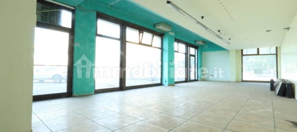 Коммерческая недвижимость с 3 комнатами в Виченца, Италия № 268129 4