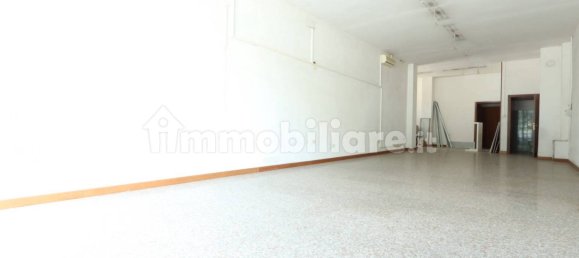 Коммерческая недвижимость с 3 комнатами в Виченца, Италия № 268129 20