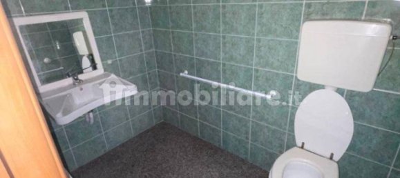 Коммерческая недвижимость с 3 комнатами в Виченца, Италия № 268129 28