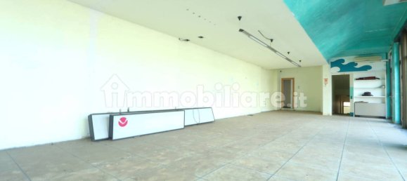 Коммерческая недвижимость с 3 комнатами в Виченца, Италия № 268129 2