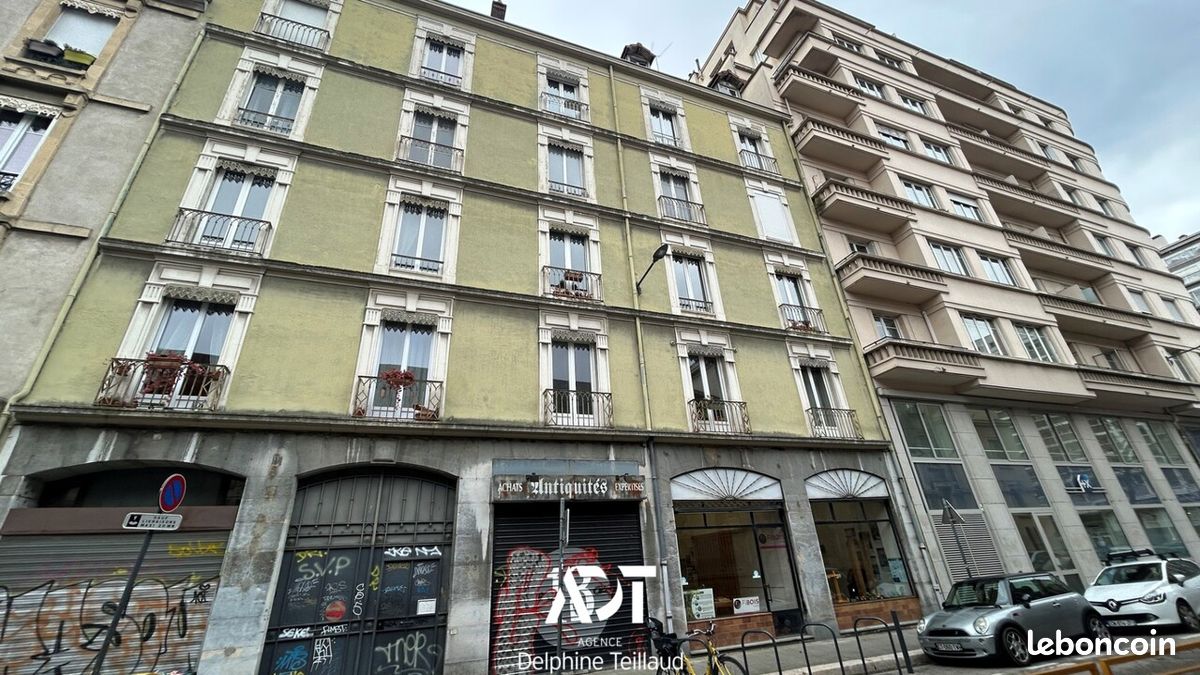 2 bedrooms Apartment in Grenoble, France No. 206445