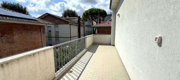 3 bedrooms Apartment in Rimini, Italy No. 327165 3