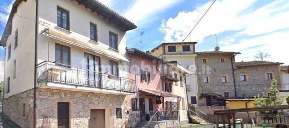 3 bedrooms House in Borgo Priolo, Italy No. 272611 2