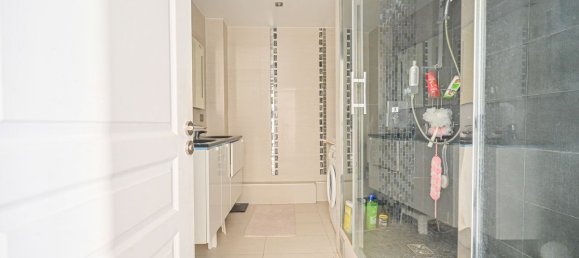 3 bedrooms Apartment in Creteil, France No. 162799 9