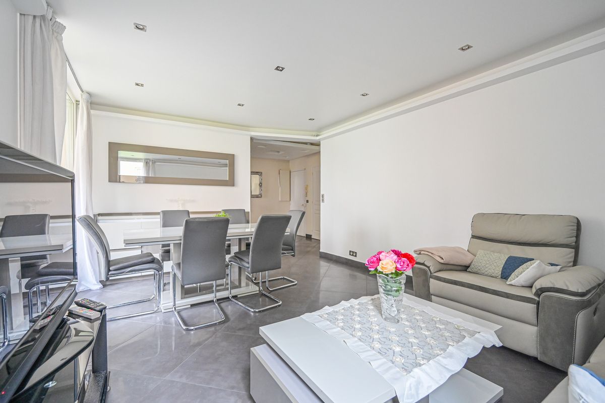 3 bedrooms Apartment in Creteil, France No. 162799