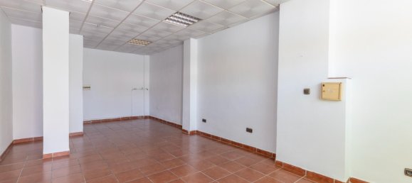 135m² Commercial property in Maracena, Spain No. 168923 32